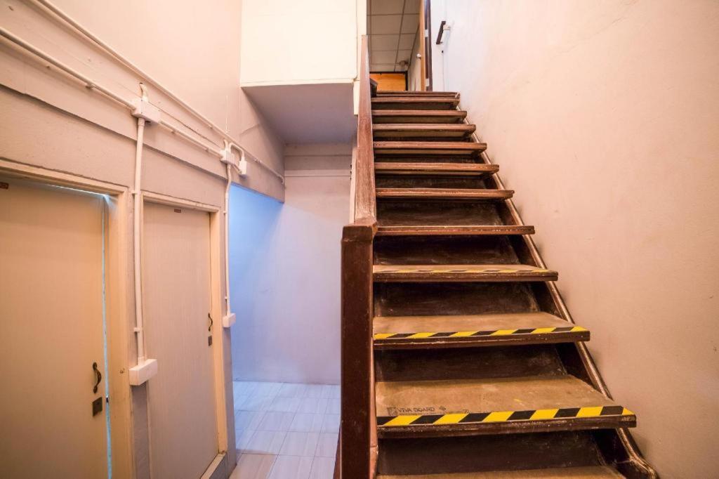 Oyo 480 Lemon Siam Hostel Бангкок Экстерьер фото
